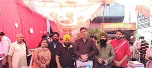 ਤੇਰਾਂ-ਤੇਰਾਂ ਹੱਟੀ ਵੱਲੋਂ ਮੁਫ਼ਤ ਕਿਤਾਬਾਂ ਦਾ ਵਿਸ਼ਾਲ ਕੈਂਪ, ਹਜ਼ਾਰਾਂ ਬੱਚਿਆਂ ਨੂੰ ਮਿਲੀ ਮਦਦ