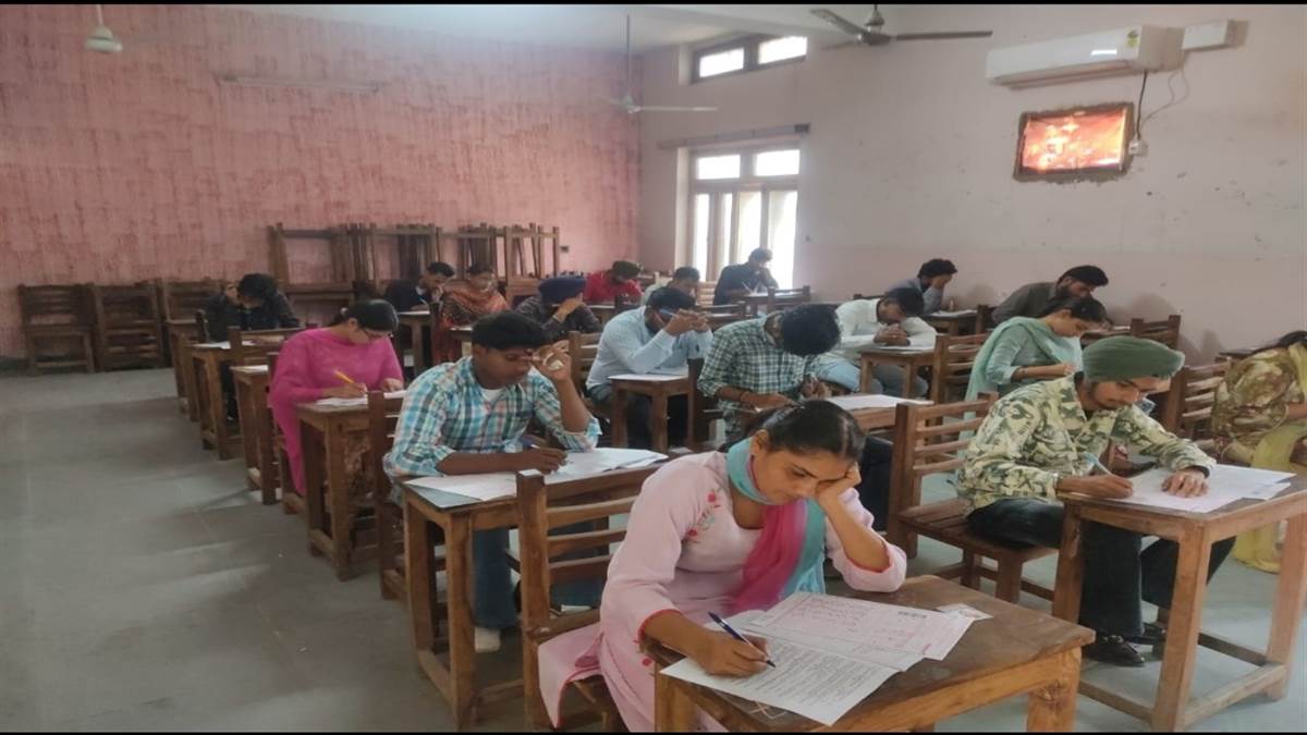 ਜੀਐੱਨਡੀਯੂ ਨੇ ਕਰਵਾਈ ਗਰੁੱਪ ਡੀ ਭਰਤੀ ਪ੍ਰੀਖਿਆ