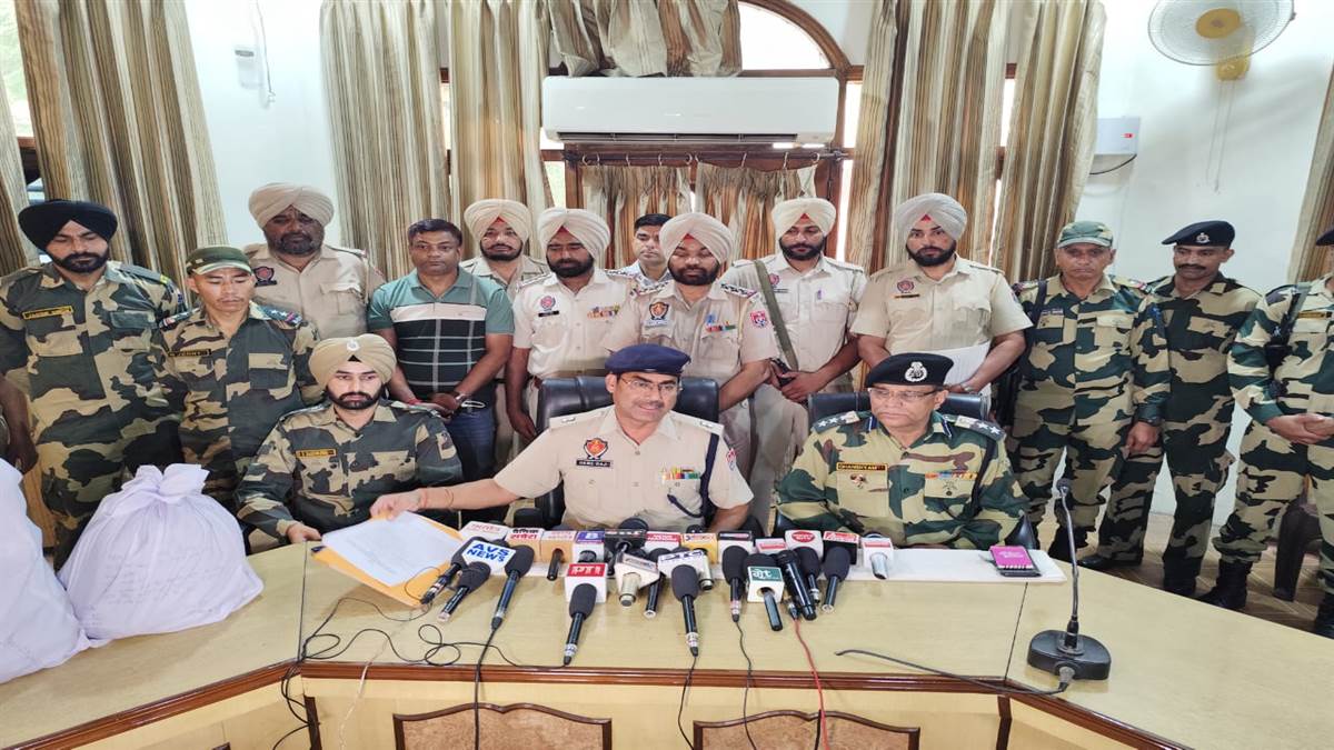 ਅੰਮ੍ਰਿਤਸਰ ਦਿਹਾਤੀ ਪੁਲਿਸ ਨੂੰ ਮਿਲੀ ਵੱਡੀ ਸਫਲਤਾ, ਦੋ ਨਸ਼ਾ ਤਸਕਰ 1.97 ਕਰੋੜ ਰੁਪਏ ਡਰੱਗ ਮਨੀ, ਲੈਪਟਾਪ ਤੇ 5 ਮੋਬਾਈਲ ਫੋਨਾਂ ਸਮੇਤ ਗ੍ਰਿਫਤਾਰ