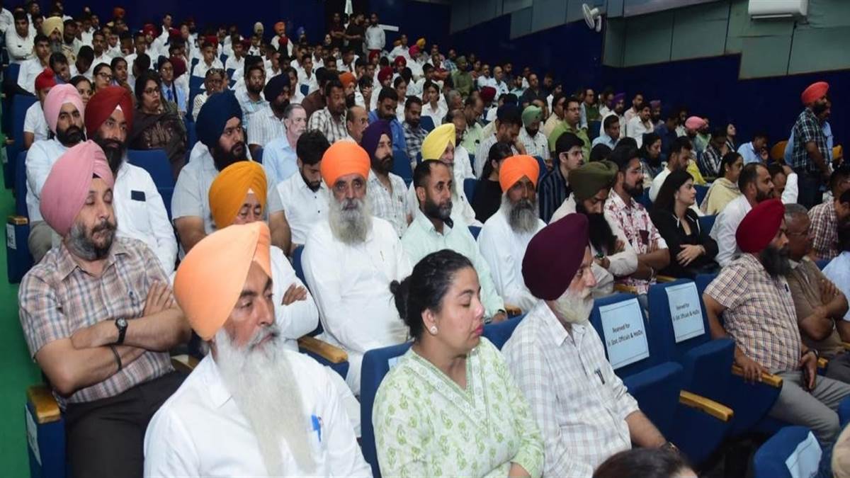 ਗ੍ਰਾਮ ਪੰਚਾਇਤ ਸੀਚੇਵਾਲ ਨੂੰ ਸ਼ਹੀਦ ਭਗਤ ਸਿੰਘ ਪੰਜਾਬ ਰਾਜ ਵਾਤਾਵਰਣ ਐਵਾਰਡ-2026 ਨਾਲ ਕੀਤਾ ਸਨਮਾਨਿਤ