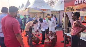 ਬਰਨਾਲਾ ਦੇ ਸਵਦੇਸ਼ੀ ਮੇਲੇ 'ਚ ਘਰੇਲੂ ਗੈਸ ਸਿਲੰਡਰਾਂ ਦੀ ਵਰਤੋਂ 'ਤੇ ਐਕਸ਼ਨ, ਫੂਡ ਸਪਲਾਈ ਵਿਭਾਗ ਨੇ 8 ਸਿਲੰਡਰ ਕੀਤੇ ਜ਼ਬਤ