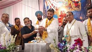 ਸ਼ਰਧਾਲੂਆਂ ਨਾਲ ਦਿਨੇਸ਼ ਬੱਸੀ ਨੇ ਮਨਾਈ ਸ੍ਰੀ ਕ੍ਰਿਸ਼ਨ ਜਨਮ ਅਸ਼ਟਮੀ