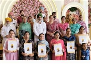 ਵਿਧਾਇਕ ਰਜਨੀਸ਼ ਦਹੀਯਾ ਨੇ 15 ਆਂਗਣਵਾੜੀ ਵਰਕਰਾਂ ਤੇ ਹੈਲਪਰਾਂ ਨੂੰ ਸੌਂਪੇ ਨਿਯੁਕਤੀ ਪੱਤਰ
