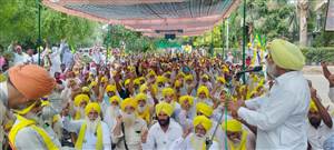 ਭਾਰਤੀ ਕਿਸਾਨ ਯੂਨੀਅਨ ਏਕਤਾ ਉਗਰਾਹਾਂ ਨੇ ਡੀਸੀ ਦਫ਼ਤਰ ਅੱਗੇ ਧਰਨਾ ਲਗਾਇਆ ਕੀਤੀ ਨਾਅਰੇਬਾਜ਼ੀ