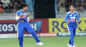 IND W vs PAK W: ਭਾਰਤੀ ਸਪਿਨਰਾਂ ਅੱਗੇ ਹਾਰੀ ਪਾਕਿਸਤਾਨੀ ਟੀਮ, ਹਰਮਨਪ੍ਰੀਤ ਕੌਰ ਨੇ ਇੱਕ ਹੀ ਚਾਲ ਨਾਲ ਪਲਟ ਦਿੱਤਾ ਮੈਚ
