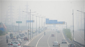 Air Pollution : ਦਿੱਲੀ-NCR ਦੇ ਅਸਮਾਨ 'ਤੇ ਧੂੜ ਦੀ ਚਾਦਰ, ਲੋਕਾਂ ਨੇ ਕੀਤੀ ਅੱਖਾਂ 'ਚ ਜਲਣ ਦੀ ਸ਼ਿਕਾਇਤ