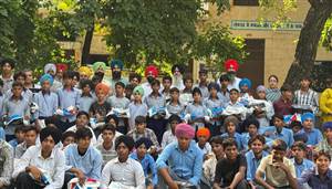 200 ਬੱਚਿਆਂ ਨੂੰ ਸਕੂਲ ਦੀਆਂ ਵਰਦੀਆਂ ਤੇ ਪੱਗਾਂ ਦਿੱਤੀਆਂ