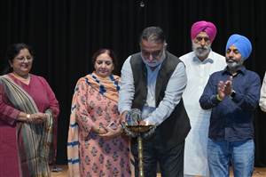 ‘ਆਪ ਹਮਾਰੇ ਹੈਂ ਕੌਨ’ ਨੇ ਮਾਪਿਆਂ ਨੂੰ ਆਤਮਚਿੰਤਨ ਦਾ ਦਿਖਾਇਆ ਰਾਹ
