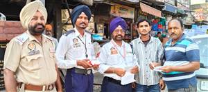 ਟ੍ਰੈਫਿਕ ਪੁਲਿਸ ਨੇ 15 ਵਾਹਨ ਚਾਲਕਾਂ ਦੇ ਚਲਾਨ ਕੱਟੇ