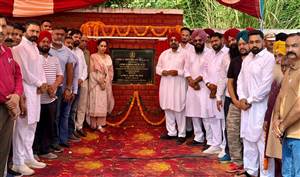 ਵਿਧਾਇਕ ਰੰਧਾਵਾ ਨੇ ਨਵੇਂ ਹਾਈ ਲੈਵਲ ਪੁਲ਼ ਦਾ ਨੀਂਹ ਪੱਥਰ ਰੱਖਿਆ