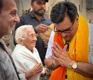 ਜਨਸੰਪਰਕ ਮੁਹਿੰਮ ਦੌਰਾਨ ਵਿਧਾਇਕ ਬੱਗਾ ਨੇ ਬਜ਼ੁਰਗਾਂ ਦਾ ਲਿਆ ਆਸ਼ੀਰਵਾਦ