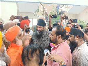ਢੋਕਾ ਮੁਹੱਲੇ ਦੀ ਸੀਵਰੇਜ ਸਮੱਸਿਆ ’ਤੇ ਸੰਤ ਸੀਚੇਵਾਲ ਵੱਲੋਂ ਗੱਲਬਾਤ