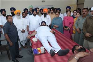 ਬੇਟੀਆਂ ਵੱਲੋਂ ਖੂਨਦਾਨ ਕਰਨਾ ਸ਼ਲਾਘਾਯੋਗ ਕਦਮ: ਹਰਿਆਊੁ