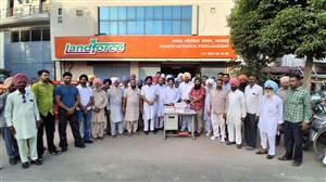ਪ੍ਰਗਟ ਸਿੰਘ ਦੇ ਸੂਬਾ ਕਾਂਗਰਸ ਪ੍ਰਧਾਨ ਬਣਨ ’ਤੇ ਵੰਡੀ ਮਠਿਆਈ