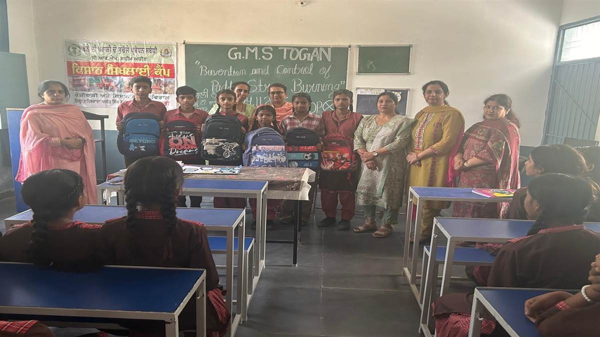 ਝੋਨੇ ਦੀ ਪਰਾਲੀ ਨਾ ਸਾੜਨ ਬਾਰੇ ਸਰਕਾਰੀ ਸਮਾਰਟ ਸਕੂਲ ਤੋਗਾ ਵਿਖੇ ਵਿਸ਼ੇਸ਼ ਜਾਗਰੂਕਤਾ ਮੁਹਿੰਮ