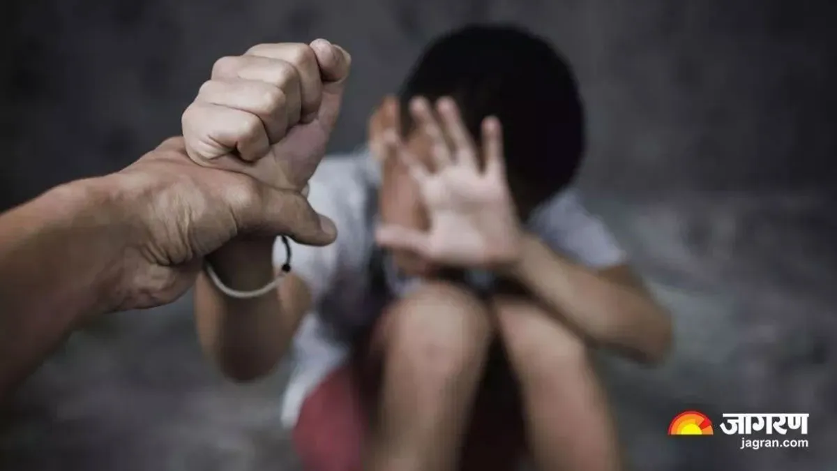 ਨਿੱਜੀ ਸਕੂਲ ਦੇ ਅਧਿਆਪਕ ਦੀ ਕਰਤੂਤ, ਬੱਚੇ ਨੂੰ ਬੁਰੀ ਤਰ੍ਹਾਂ ਕੁੱਟਿਆ; ਅੱਖ ਤੇ ਕੰਨ 'ਚੋਂ ਵਹਿਣ ਲੱਗਾ ਖੂਨ