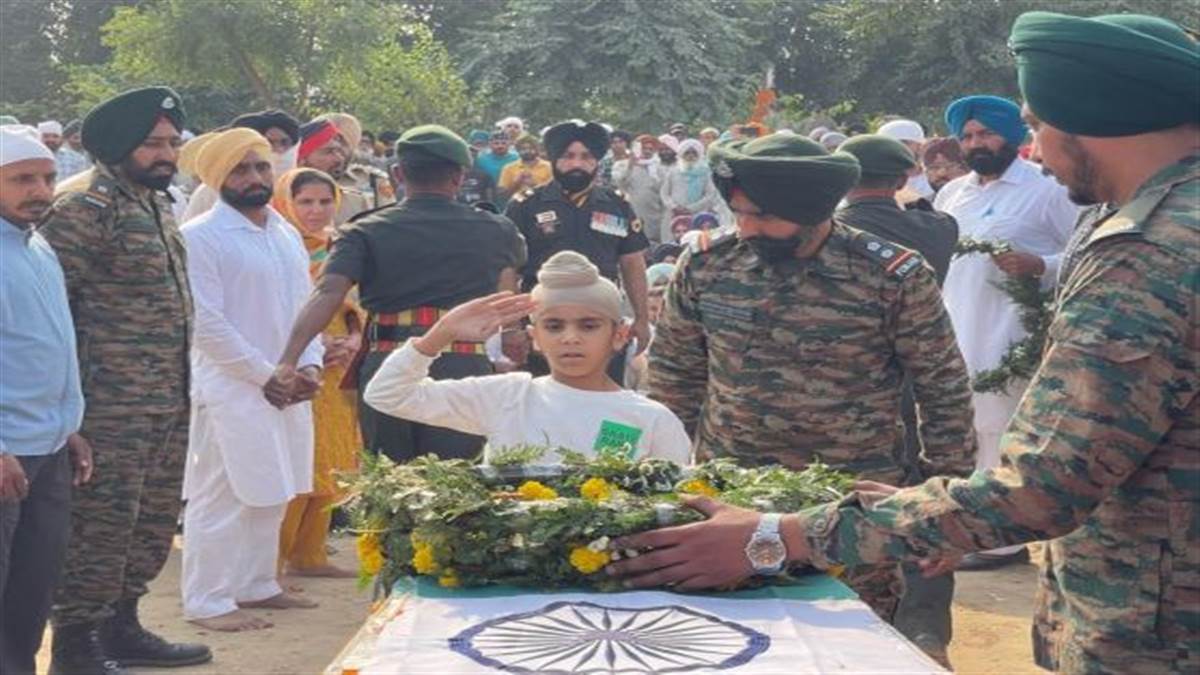 Barnala News : ਤਿਰੰਗੇ ਝੰਡੇ ’ਚ ਲਿਪਟ ਕੇ ਆਇਆ ਪਿੰਡ ਠੁੱਲੀਵਾਲ ਦਾ ਪੁੱਤ, ਸਰਕਾਰੀ ਸਨਮਾਨਾਂ ਨਾਲ ਹੋਇਆ ਨਾਇਕ ਜਗਸੀਰ ਸਿੰਘ ਦਾ ਅੰਤਿਮ ਸੰਸਕਾਰ