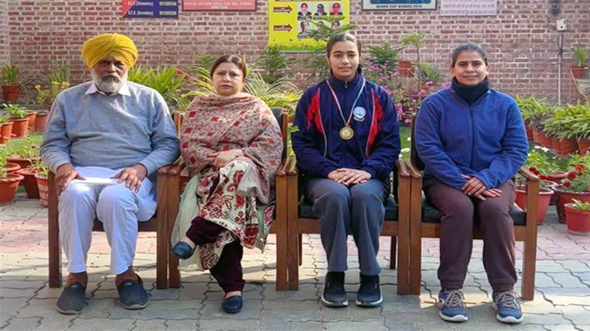 ਖ਼ਾਲਸਾ ਕਾਲਜ ਗਰਲਜ਼ ਸਕੂਲ ਦੀ ਵਿਦਿਆਰਥਣ ਮੁੱਕੇਬਾਜ਼ੀ ’ਚ ਅੱਵਲ