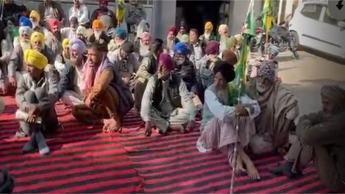 ਪਿੰਡ ਗਹਿਲ ਦੇ ਕਿਸਾਨਾਂ ਨੇ ਮਾਰਕਫੈੱਡ ਦਫ਼ਤਰ ਅੱਗੇ ਲਗਾਇਆ ਧਰਨਾ