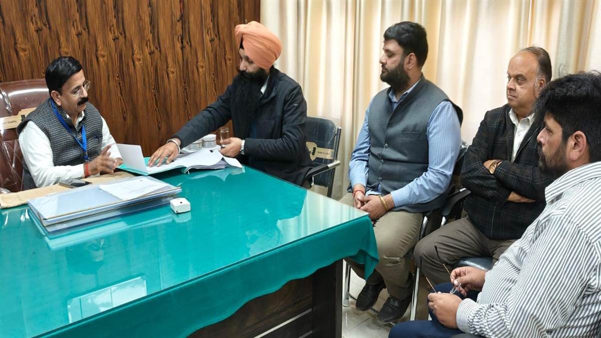 ਚੋਣ ਨਿਰੀਖਅਕ ਵੱਲੋਂ ਨੋਮੀਨੇਸ਼ਨ ਪੜਤਾਲ ਸੈਂਟਰਾਂ ਦਾ ਦੌਰਾ