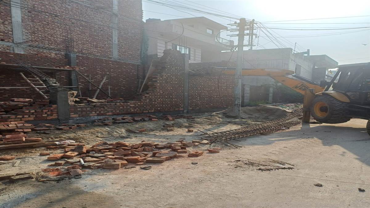 ਹਾਈਕੋਰਟ ਦੇ ਹੁਕਮ ਉਪਰੰਤ ਨਿਗਮ ਨੇ ਢਾਹਿਆ ਬਾਂਸਲ ਸਵੀਟਸ ਦਾ ਕਬਜ਼ਾ