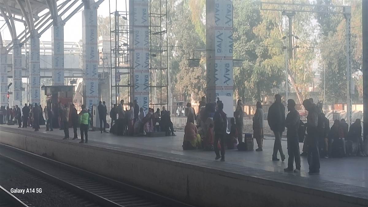 ਦੇਰ ਨਾਲ ਆਉਣ ਵਾਲੀਆਂ ਰੇਲਾਂ ਨੇ ਯਾਤਰੀਆਂ ਨੂੰ ਕੀਤਾ ਪਰੇਸ਼ਾਨ