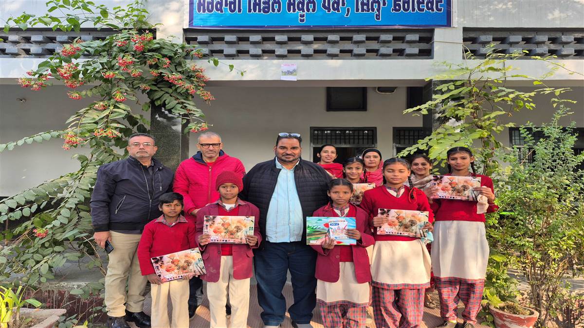 ਸਕੂਲ ’ਚ ਸੌ ਫੀਸਦੀ ਹਾਜ਼ਰੀ ਵਾਲੇ ਵਿਦਿਆਰਥੀ ਸਨਮਾਨਿਤ