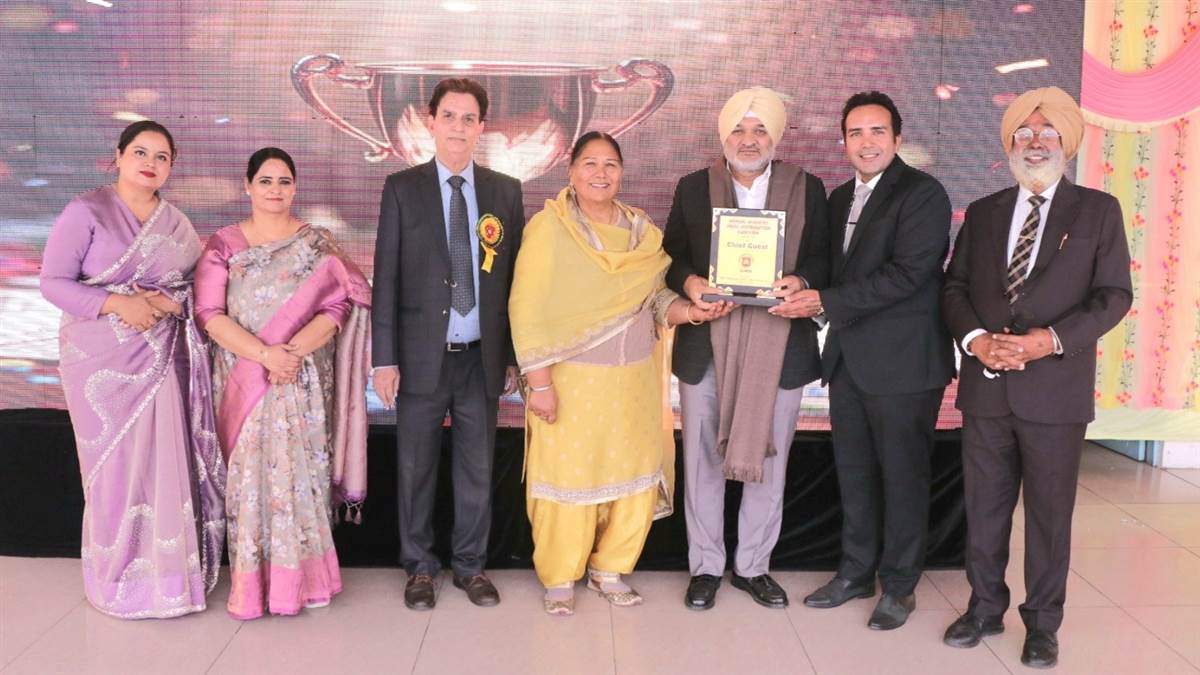 ਸ਼ਿੰਘਰਾਲਾ ਸਕੂਲ ਨੇ ਸਲਾਨਾ ਇਨਾਮ ਵੰਡ ਸਮਾਗਮ ਕਰਵਾਇਆ