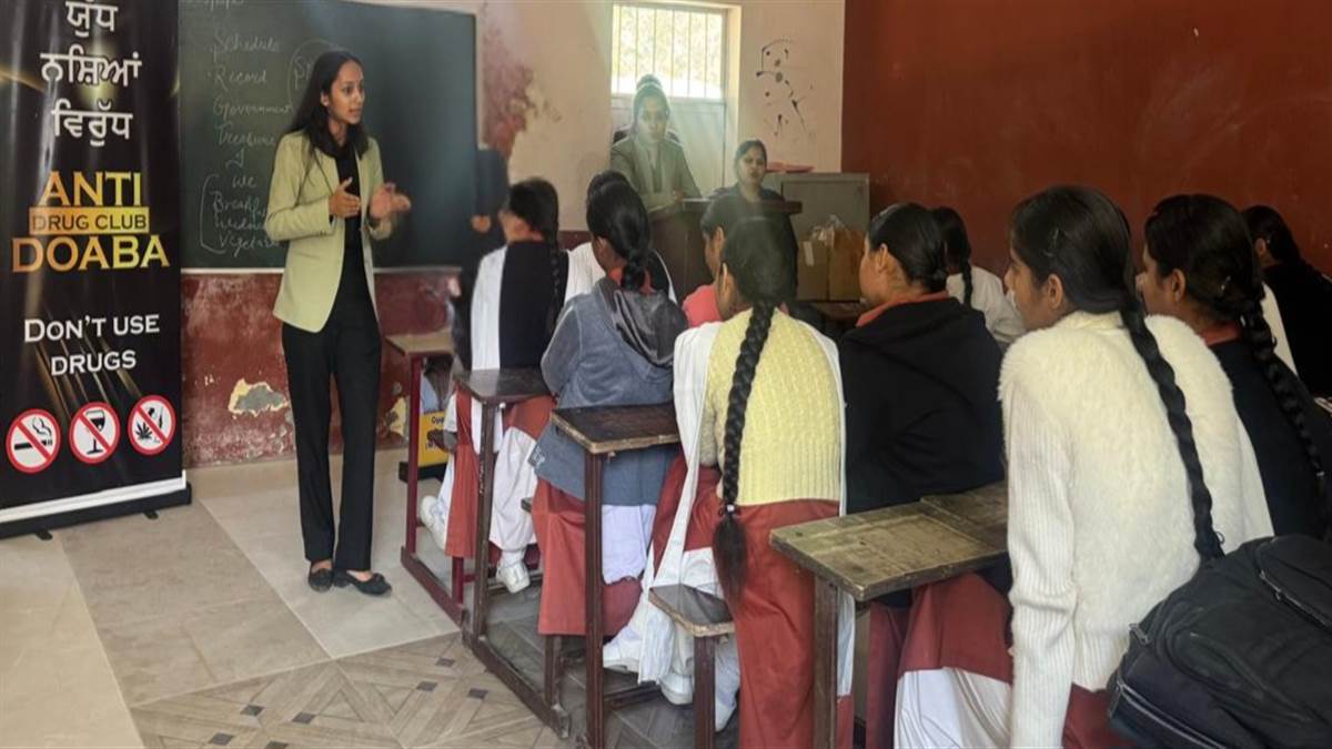 ਬੱਚਿਆਂ ਨੂੰ ਨਸ਼ਿਆਂ ਵਿਰੁੱਧ ਜਾਗਰੂਕ ਕਰਨਾ ਸਮੇਂ ਦੀ ਮੁੱਖ ਲੋੜ : ਡੋਗਰਾ