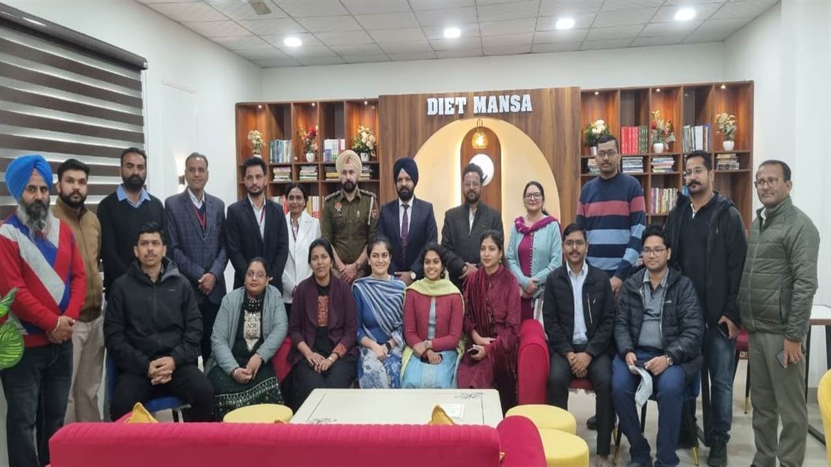 ਕੇਂਦਰੀ ਸੇਵਾਵਾਂ ਦੇ ਅਫ਼ਸਰਾਂ ਵੱਲੋਂ ਡਾਇਟ ਦਾ ਦੌਰਾ
