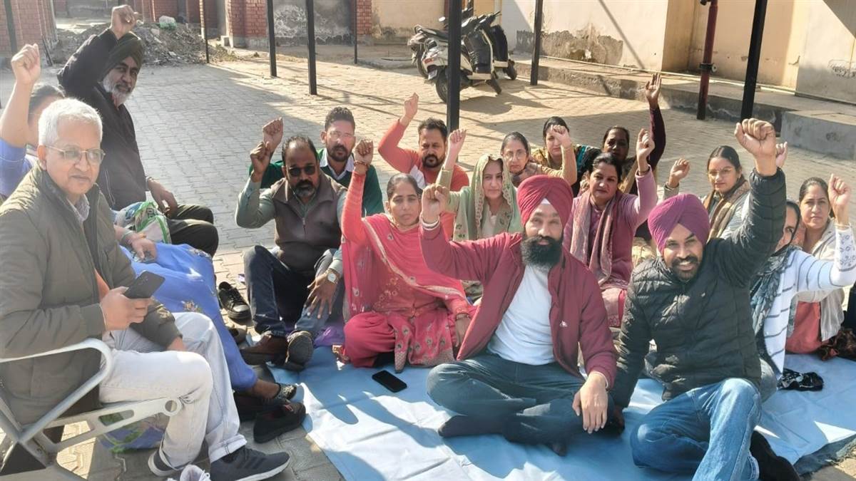 ਐੱਨਐੱਚਐੱਮ ਕਰਮਚਾਰੀਆਂ ਦਾ ਧਰਨਾ ਜਾਰੀ