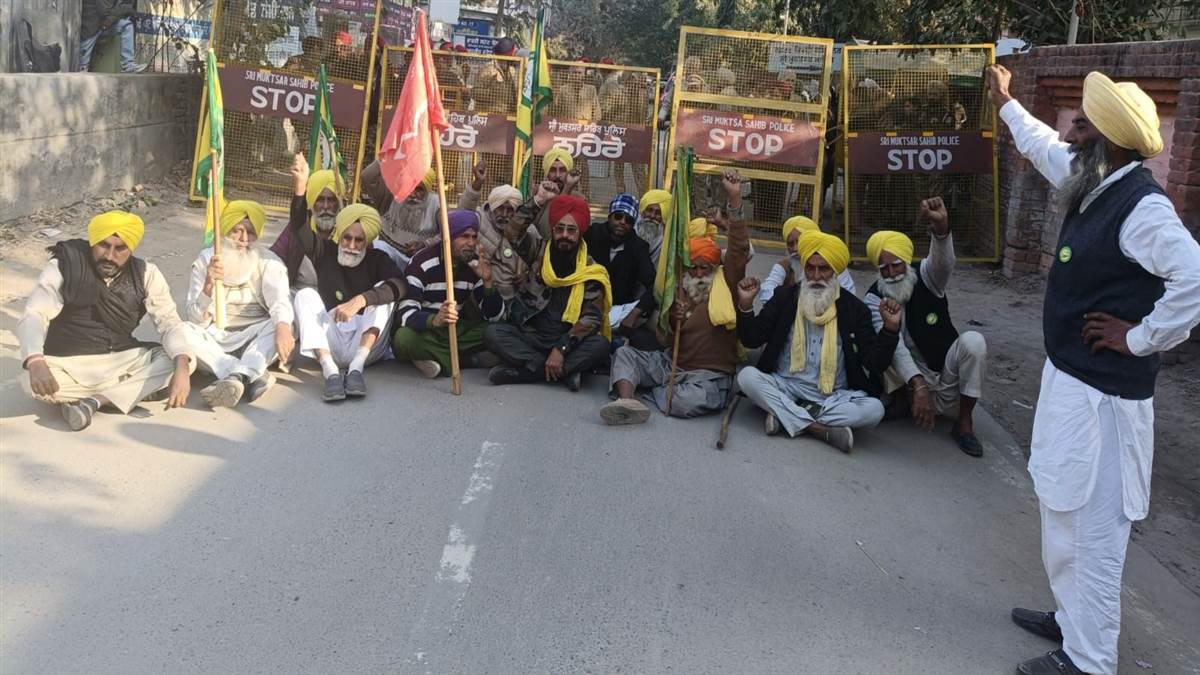 ਮੁਕਤਸਰ ਡਿਪਟੀ ਕਮਿਸ਼ਨਰ ਦੇ ਦਫ਼ਤਰ ਅੱਗੇ ਧਰਨਾ 18ਵੇਂ ਦਿਨ ਵੀ ਰਿਹਾ ਜਾਰੀ