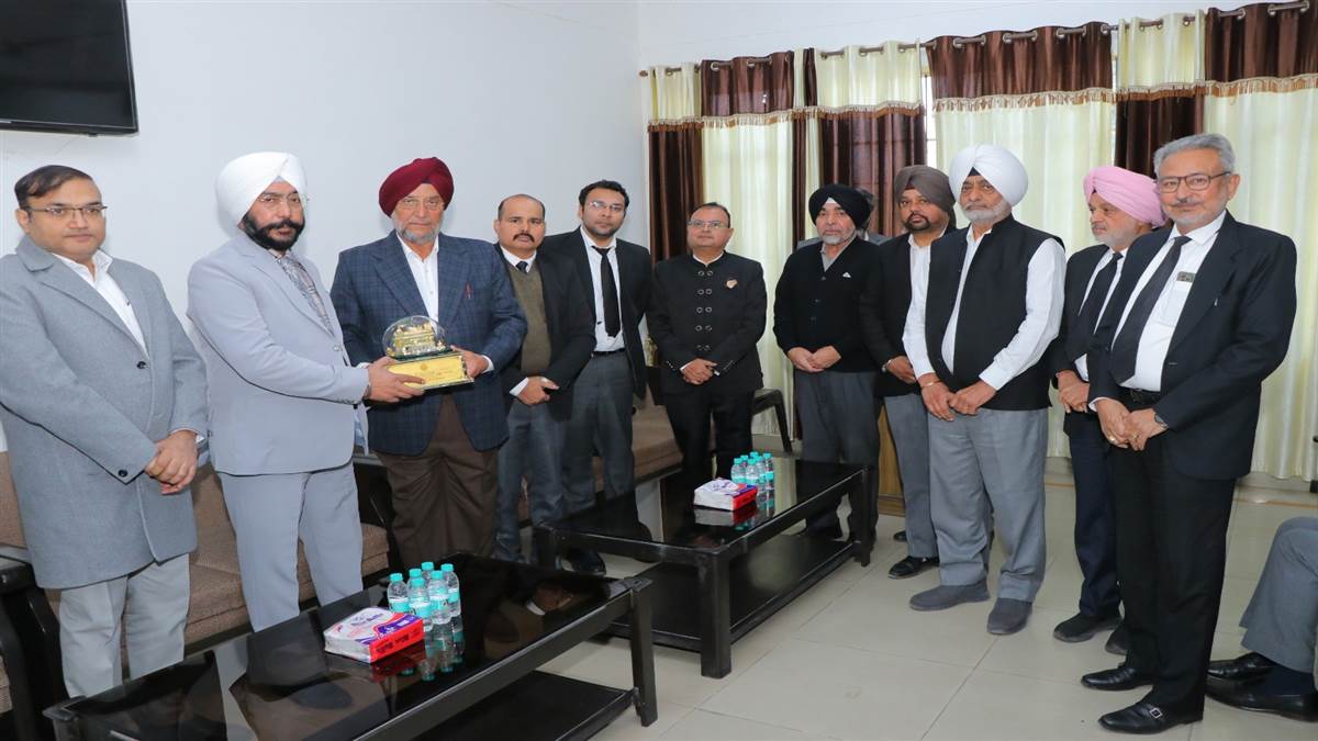 ਕੋਰਟ ਕੰਪਲੈਕਸ ’ਚ ਪੁੱਜੇ ਪਟਿਆਲਾ ਤੋਂ ਡਿਸਟ੍ਰਿਕਟ ਤੇ ਸੈਸ਼ਨ ਜੱਜ