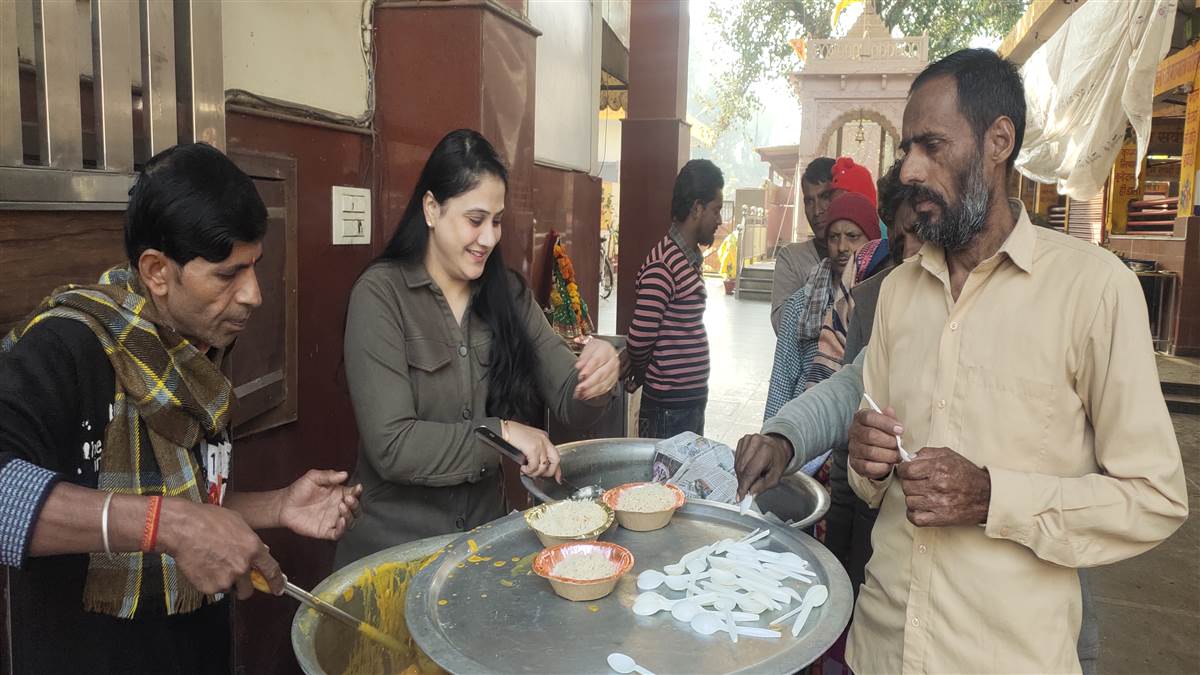 ਸ਼੍ਰੀ ਕ੍ਰਿਸ਼ਨ ਗਊਸ਼ਾਲਾ ’ਚ ਲੰਗਰ ਲਗਾ ਕੇ ਮਨਾਈ ਵਰ੍ਹੇਗੰਢ