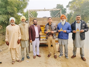 ਸਰਬੱਤ ਦਾ ਭਲਾ ਚੈਰੀਟੇਬਲ ਟਰੱਸਟ ਨੇ ਲਾਏ ਵਾਹਨਾਂ ਨੂੰ ਰਿਫਲੈਕਟਰ