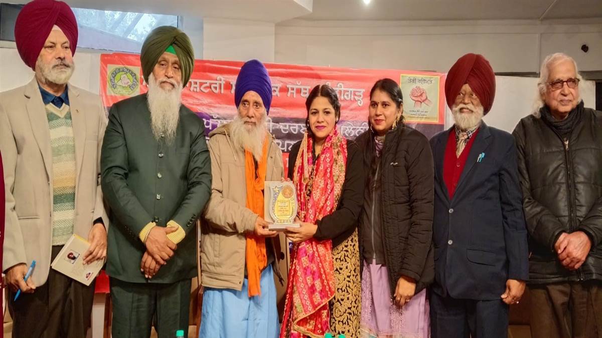 ਹਰਦੀਪ ਕੌਰ ਸਾਹਿਤਕਾਰਾ ਕਿਰਨ ਬੇਦੀ ਐਵਾਰਡ ਦੇ ਨਾਲ ਸਨਮਾਨਿਤ