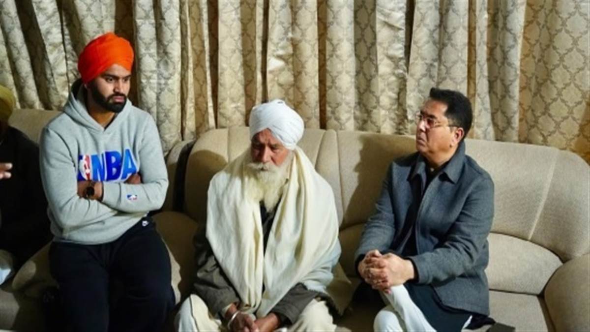 ਗੋਲੀ ਮਾਰ ਕੇ ਕਤਲ ਕੀਤੇ ਸਰਪੰਚ ਜਰਮਲ ਸਿੰਘ ਦੇ ਘਰ ਪੁੱਜੇ ਅਮਨ ਅਰੋੜਾ, ਪੰਜਾਬ ਸਰਕਾਰ ਵੱਲੋਂ ਪੂਰਨ ਸਮਰਥਨ ਦਾ ਦਿੱਤਾ ਭਰੋਸਾ