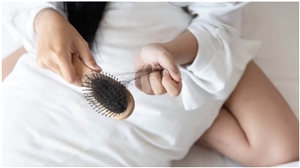 Postpartum Hair Loss : ਜਣੇਪੇ ਤੋਂ ਬਾਅਦ ਤੇਜ਼ੀ ਨਾਲ ਝੜ ਰਹੇ ਹਨ ਵਾਲ਼ ਤਾਂ ਅਪਣਾਓ ਇਹ ਨੁਸਖੇ, ਕੰਟਰੋਲ ਹੋਵੇਗਾ ਹੇਅਰ ਲੌਸ