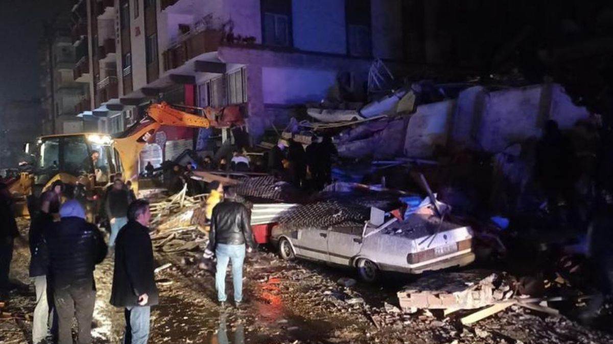 world middle east strong earthquake tremors felt in turkey