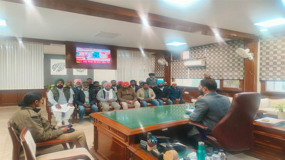 ਕਿਸਾਨ ਆਗੂਆਂ ਦੀਆਂ ਗ੍ਰਿਫਤਾਰੀਆਂ ਵਿਰੁੱਧ ਵਫ਼ਦ ਡੀਸੀ ਨੂੰ ਮਿਲਿਆ
