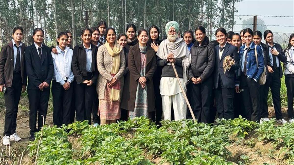 ਵਿਦਿਆਰਥੀਆਂ ਵੱਲੋਂ ਦੁਸਾਂਝ ਫ਼ਾਰਮ ਦਾ ਵਿੱਦਿਅਕ ਦੌਰਾ