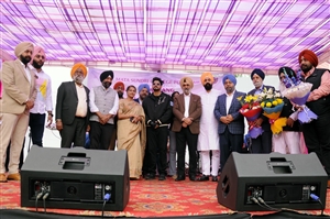 ਸਾਲਾਨਾ ਸੱਭਿਆਚਾਰਕ ਤਿਉਹਾਰ 'ਸਾਰੰਗ 2024' 'ਚ ਗਾਇਕ ਗੁਰਨਾਮ ਭੁੱਲਰ ਨੇ ਕੀਲੇ ਸਰੋਤੇ