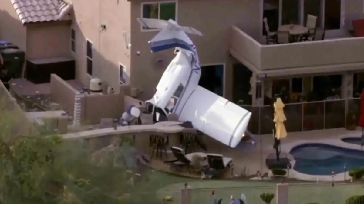 ਰਿਹਾਇਸ਼ੀ ਇਲਾਕੇ 'ਤੇ ਡਿੱਗਿਆ ਜਹਾਜ਼: ਬੱਚਿਆਂ ਦੀ ਨਰਸਰੀ ਕੋਲ ਹੋਇਆ ਕਰੈਸ਼, ਤਿੰਨ ਲੋਕ ਜ਼ਖਮੀ