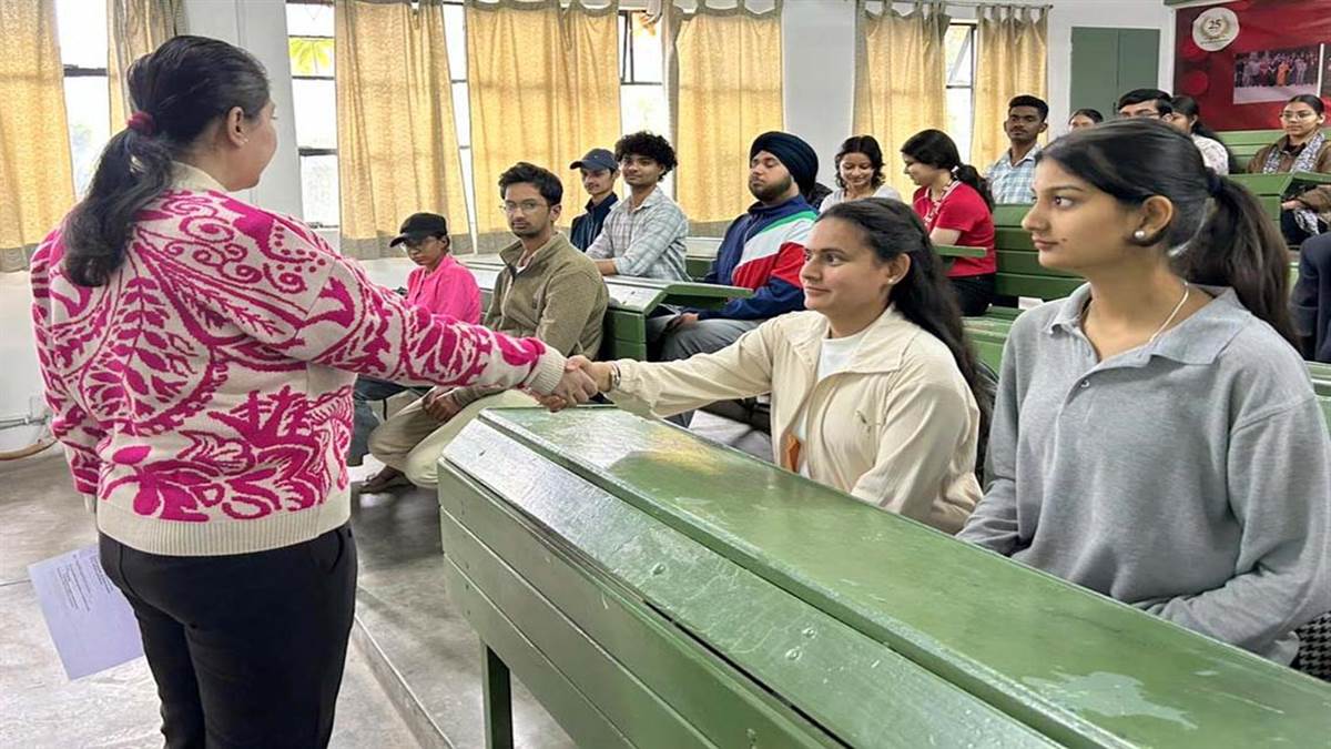 ਗਿਆਨ ਜਯੋਤੀ ’ਚ ਬਾਡੀ ਲੈਂਗੂਏਜ ਤੇ ਸ਼ਖ਼ਸੀਅਤ ਉਸਾਰੀ ’ਤੇ ਸੈਸ਼ਨ ਕਰਵਾਇਆ