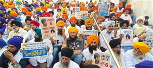 Watch Video : ਸਾਕਾ ਨੀਲਾ ਤਾਰਾ ਦੀ ਬਰਸੀ 'ਤੇ ਸ੍ਰੀ ਹਰਿਮੰਦਰ ਸਾਹਿਬ 'ਚ ਲੱਗੇ 'ਖ਼ਾਲਿਸਤਾਨ ਜ਼ਿੰਦਾਬਾਦ' ਦੇ ਨਾਅਰੇ, ਦੀਪ ਸਿੱਧੂ ਦੇ ਲਹਿਰਾਏ ਪੋਸਟਰ