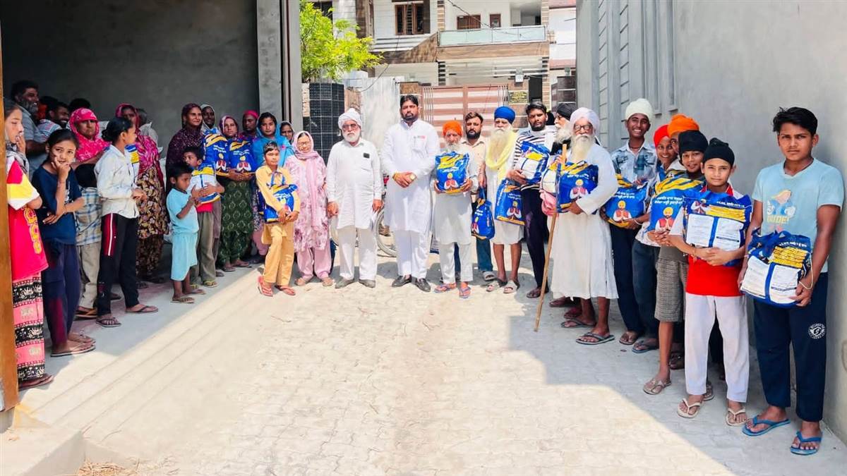 ‘ਮੇਰੀ ਰਸੋਈ’ ਮੁਹਿੰਮ ਤਹਿਤ ਸਰਪੰਚ ਨੇ ਲੋੜਵੰਦ ਪਰਿਵਾਰਾਂ ਨੂੰ ਵੰਡੀਆਂ ਰਾਸ਼ਨ ਕਿੱਟਾਂ