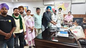 ਡਿਪਟੀ ਕਮਿਸ਼ਨਰ ਰਾਹੀਂ ਮੁੱਖ ਮੰਤਰੀ, ਰਾਜਪਾਲ, ਮਨੁੱਖੀ ਅਧਿਕਾਰ ਤੇ ਮਹਿਲਾ ਕਮਿਸ਼ਨ ਨੂੰ ਮੰਗ ਪੱਤਰ ਭੇਜੇ