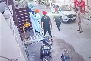 ਕੈਬਨਿਟ ਮੰਤਰੀ ਸੌਂਦ ਨਾਲ ਮੁਲਾਕਾਤ ਤੋਂ ਬਾਅਦ ਮੁੜ ਹੋਏ ਇਕੱਠੇ ਹੋਏ ਗਿਆਨੀ ਹਰਪ੍ਰੀਤ ਸਿੰਘ ਤੇ ਗਿਆਨੀ ਰਘਬੀਰ ਸਿੰਘ