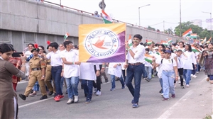 Tiranga Rally : ਅਜ਼ਾਦੀ ਦੇ ਅੰਮ੍ਰਿਤ ਮਹਾਉਤਸਵ 'ਚ ਰੰਗਿਆ ਜਲੰਧਰ, ਏਪੀਜੇ ਸਕੂਲ ਦੇ ਵਿਦਿਆਰਥੀਆਂ ਤੇ ਅਧਿਆਪਕਾਂ ਨੇ ਕੱਢੀ ਰੈਲੀ
