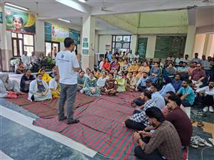 ਨਵਾਂਸ਼ਹਿਰ ਦੇ ਐੱਸਐੱਮਓ ਦੀ ਬਦਲੀ ਰੱਦ ਕਰਵਾਉਣ ਲਈ ਡਾਕਟਰਾਂ ਤੇ ਮੁਲਾਜ਼ਮਾਂ ਨੇ ਦਿੱਤਾ ਰੋਸ ਧਰਨਾ